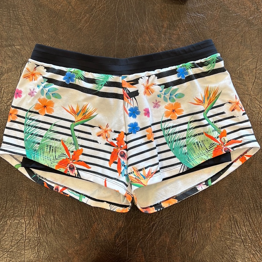 LIVE LIFE DARE YOU Tropical Shorts